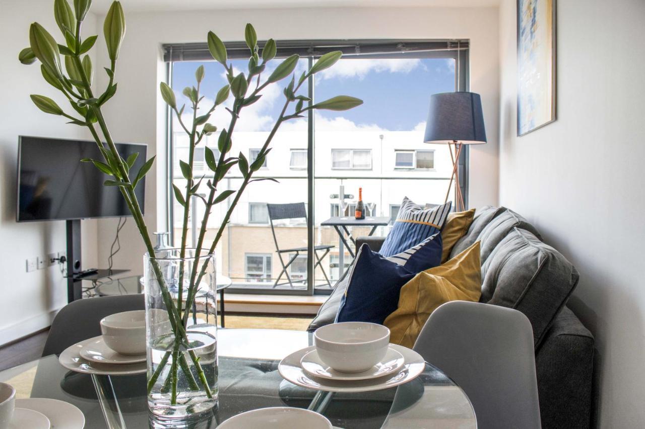 Apartment Contractor & Private Parking & Stevenage