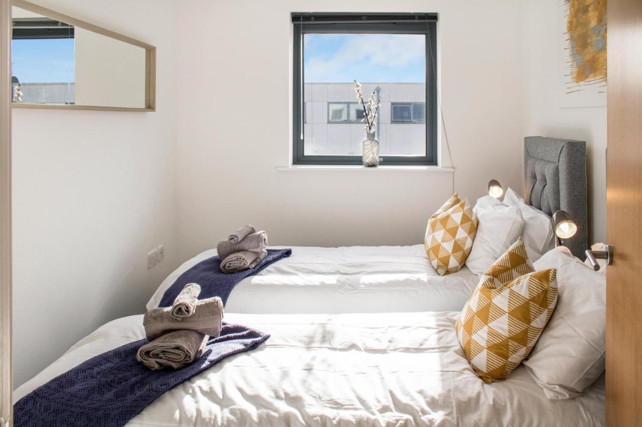 Apartment Contractor & Private Parking & Stevenage
